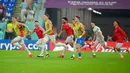 Para pemain Swiss melakukan selebrasi usai mengalahkan Serbia pada pertandingan sepak bola Grup G Piala Dunia 2022 di Stadion 974, Doha, Qatar, 2 Desember 2022. Swiss melaju ke babak 16 besar Piala Dunia 2022 setelah mengalahkan Serbia dengan skor 3-2. (AP Photo/Martin Meissner)