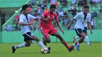 Arema U-20 jadi bulan-bulanan. Mereka menempati posisi juru kunci Grup B Liga 1 U-20 dengan 1 poin. (Bola.com/Iwan Setiawan)