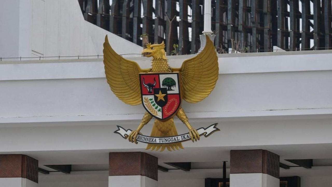 Desain ini berfungsi sebagai jalur sirkulasi angin, memastikan suhu udara di dalam istana tetap sejuk dan nyaman. Foto: BAY ISMOYO / AFP