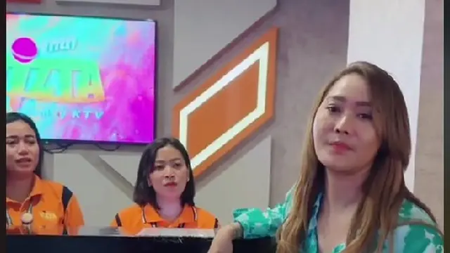 Inul Daratista di Tempat Karaokenya Sambil Bahas Pajak