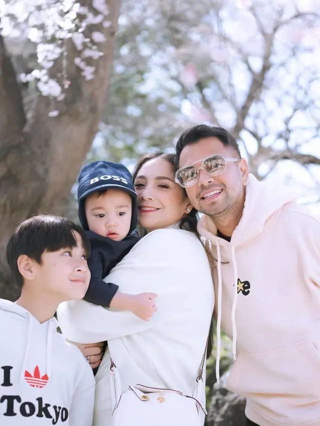 Keluarga Raffi Ahmad-Nagita Slavina