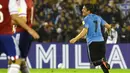 Cristian Rodriguez mencatatkan namanya pada papan skor saat Uruguay menang telak atas Paraguay 4-0 pada kualifikasi Piala Dunia 2018 Zona Conmebol di Montevideo (7/9/2016) WIB. (AFP/Pablo Porciuncula)