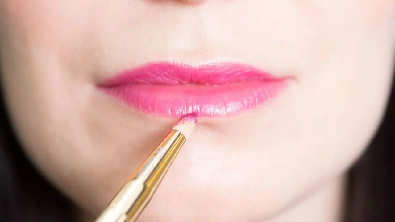 Kamu Ingin Bibir Tipis? Ini 8 Cara Merawatnya