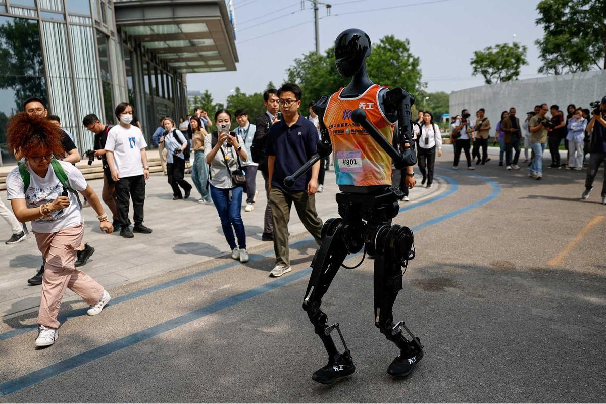 FOTO: Canggihnya Robot Robot Humanoid di Kawasan Industri Robotika Beijing