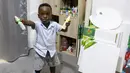 Perkenalkan Ace-Liam Ankrah, seorang balita asal Ghana yang telah mencetak rekor sebagai seniman pria termuda di dunia. (AP Photo/Misper Apawu)