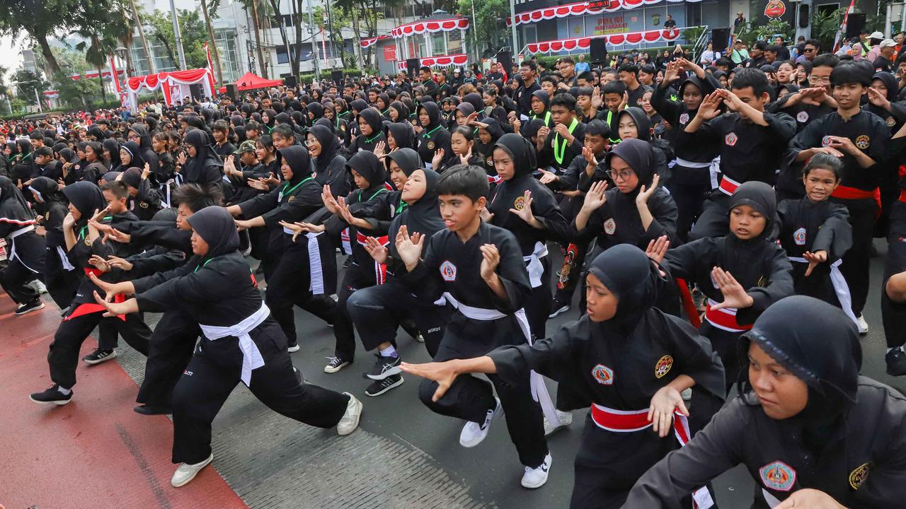 Flash Mob 6.000 Pesilat di Bunderan HI