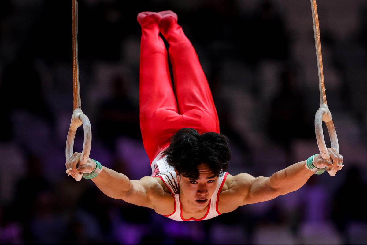 FOTO: Aksi Daiki Hashimoto Cetak Hattrick Emas di Kejuaraan Dunia Gimnastik Jakarta