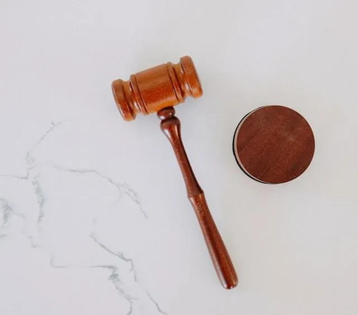 Agus Purwoto juga dijatuhi pidana tambahan berupa pembayaran uang pengganti sebesar Rp153.094.059.580,68. Apabila uang pengganti tersebut tidak dibayar paling lama satu bulan pascaputusan inkracht, maka harta bendanya disita oleh jaksa dan dilelang untuk 