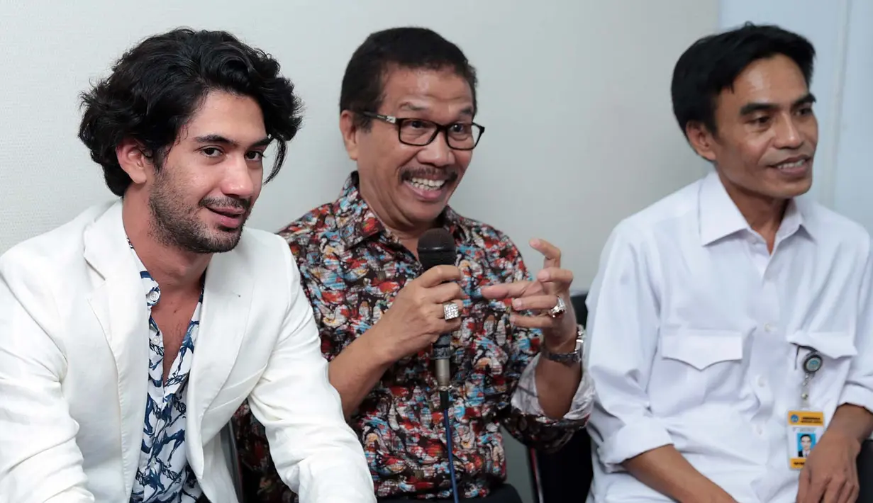 "Saya bersyukur banget saya bisa dapat ini karena ini salah satu penghargaan pertama saya di Asia Pasifik," ucap Reza Rahadian, di Pusat Perfilman H Usmar Ismail (PPHUI)‎, kawasan Kuningan, Jakarta Selatan, Kamis (3/8/2017). (Deki Prayoga/Bintang.com)