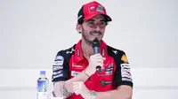 Francesco Bagnaia berbicara pada peluncuran Shell Advance AX7 Scooter Oil 10W-30 dalam kemasan 0,65 liter untuk pertama kalinya di Indonesia. (Bola.com/Dok. Shell Advance)