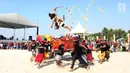 Peserta mengarak ogoh-ogoh dalam Festival Ogoh-Ogoh di Pantai Lagoon Ancol, Jakarta, Minggu (18/3). Festival ogoh-ogoh diiringi dengan iringan musik gamelan khas Bali, yaitu baleganjur. (Liputan6.com/Arya Manggala)