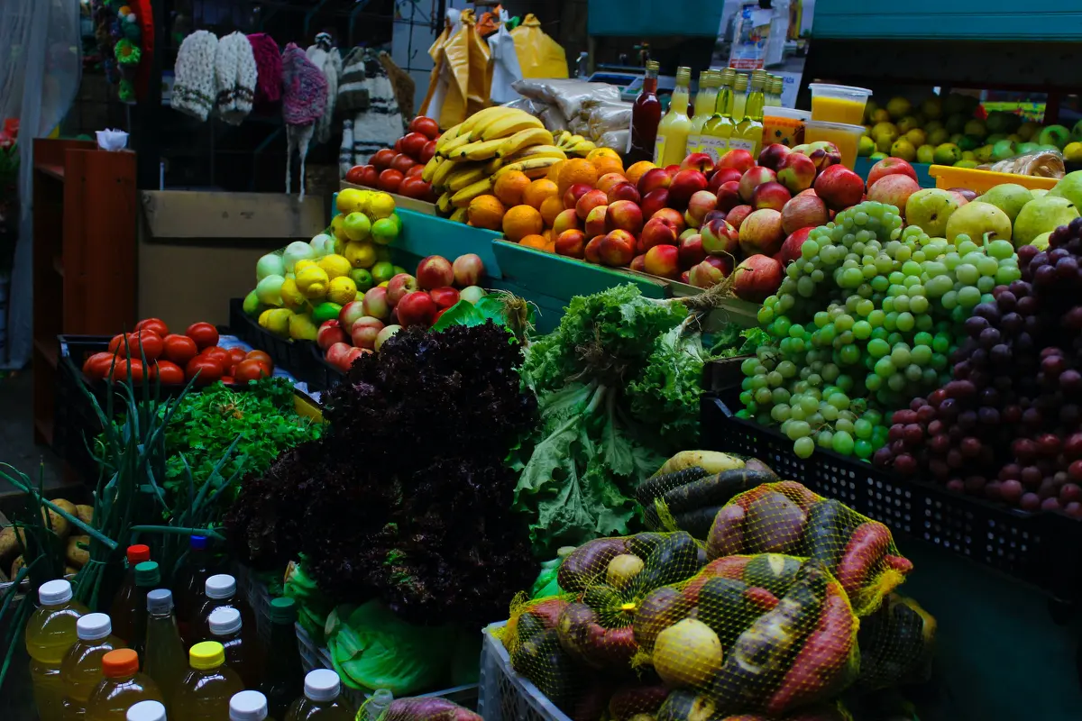 Asupan Makanan Harian Kaya Akan Sayur dan Buah Bantu Cegah dan Perlambat Degenerasi Makula Terkait Usia