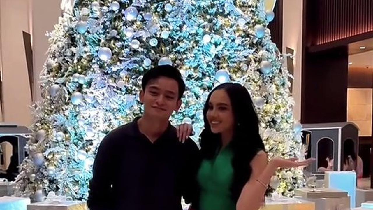 Momen Manis Lyodra Izin Dulu ke Randy Martin saat Mau Pegang Tangan dan Nyanyi Bareng Fans: Izin Ya Sayang Ya