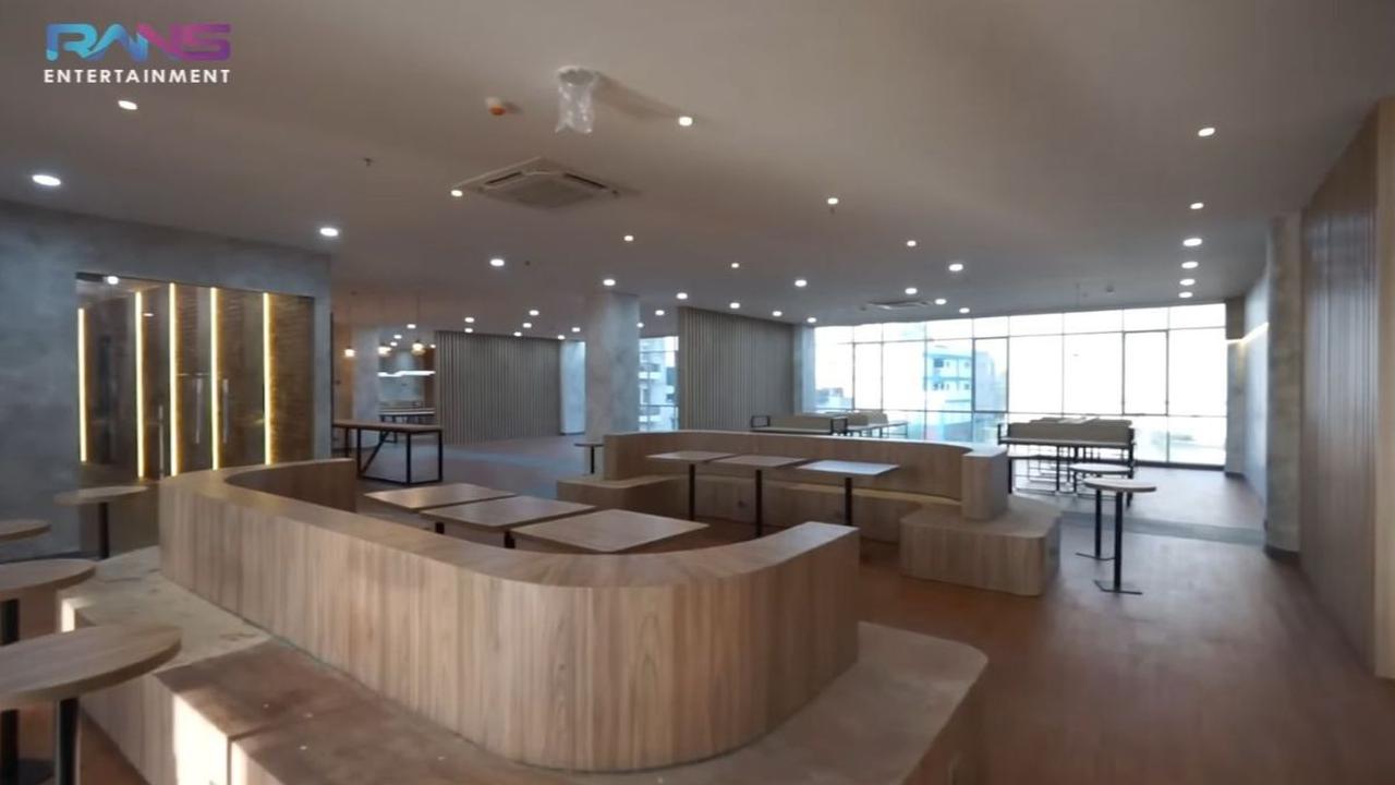 Lantai 3: Office Area