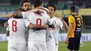 Para penggawa Inter Miilan melakukan selebrasi usai Mauro Icardi mencetak gol  (AP Photo/Felice Calabro')