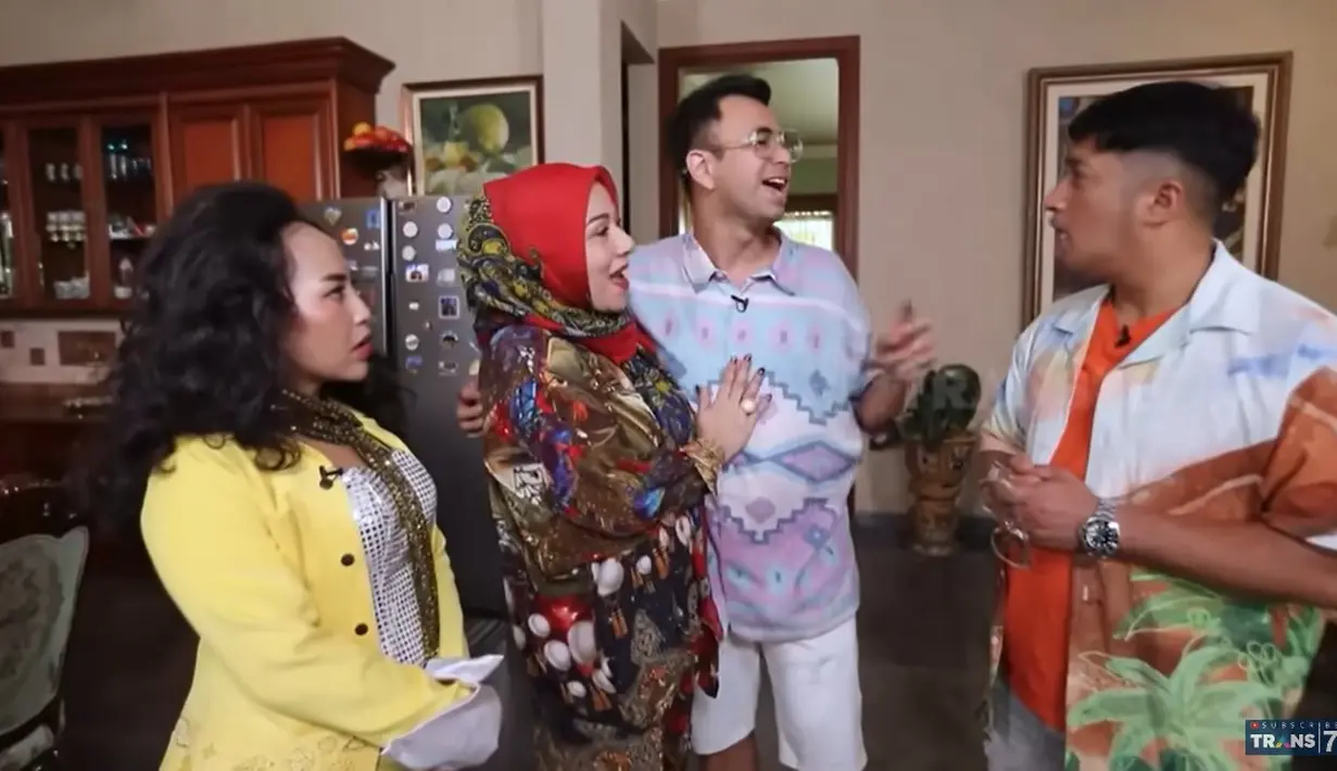 Pria dua orang anak itu menyebut saat itu butuh waktu untuk bertemu dengan awak media. Tapi, Camelia tak ingat berapa lama Raffi menginap di rumahnya. [Youtube/TRANS7 OFFICIAL]