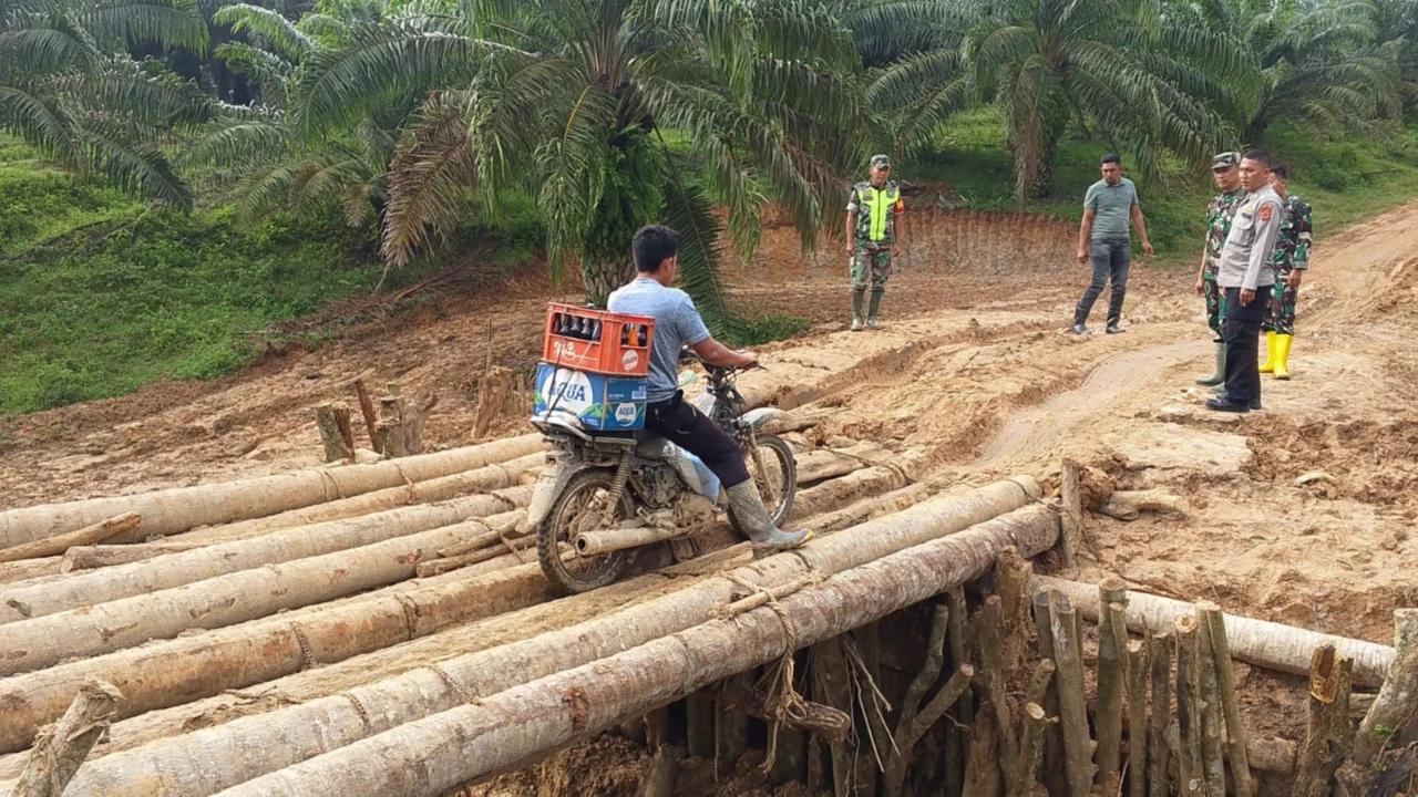 FOTO: TNI AD Selesaikan Pembangunan Jembatan Armco di Aceh Timur