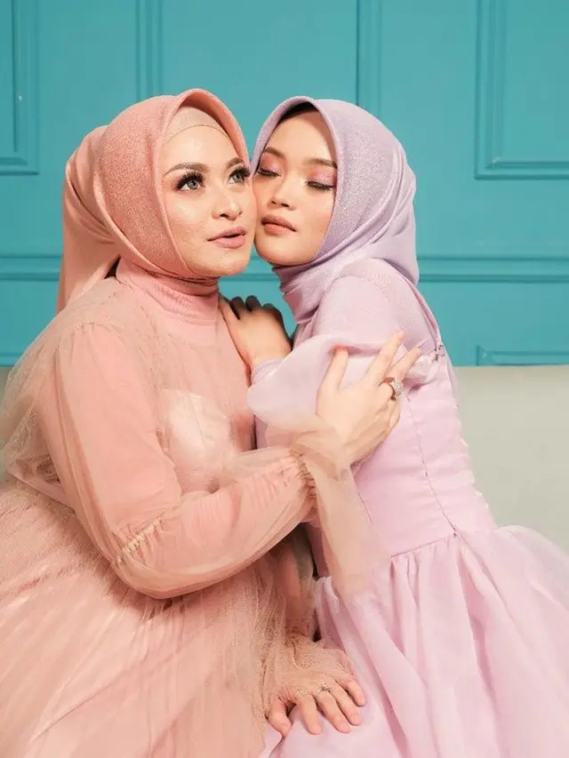 6 Momen Nathalie Holscher Peluk Rangkul Putri Delina, Dikabarkan Berseteru