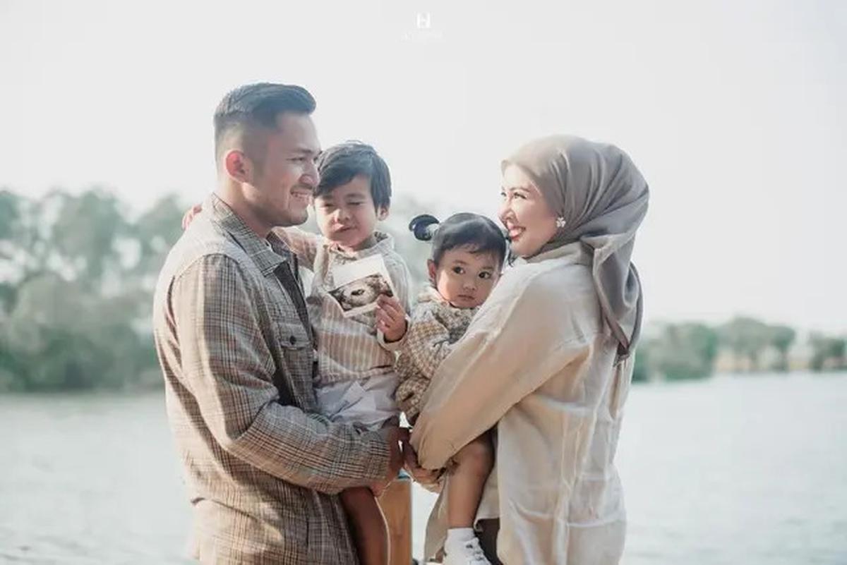 7 Potret Kesha Ratuliu Umumkan Hamil Anak Ketiga, KB IUD Bermasalah