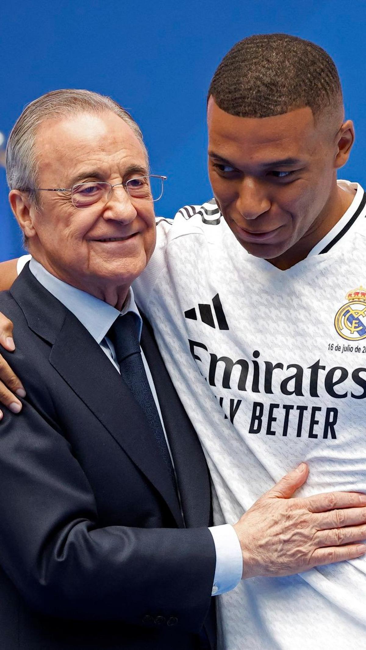 Mbappe yang mengenakan jersey bernomor 9 diperkenalkan secara langsung oleh Presiden Real Madrid,&nbsp;Florentino Perez.&nbsp;Foto: REUTERS/Juan Medina