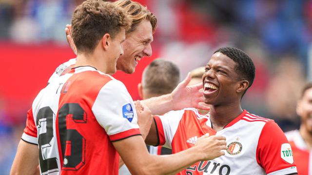 Foto: Sering Ditikung, Manchester United Gantian Menikung Bek Feyenoord Tyrell Malacia dari Olympique Lyon