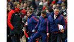 Jurgen Klopp manajer Liverpool dengan sengaja menghindari Louis van Gaal berusaha menghampiri dirinya usai Manchester United mengalahkan timnya di Anfield pada Minggu (17/1/2016).