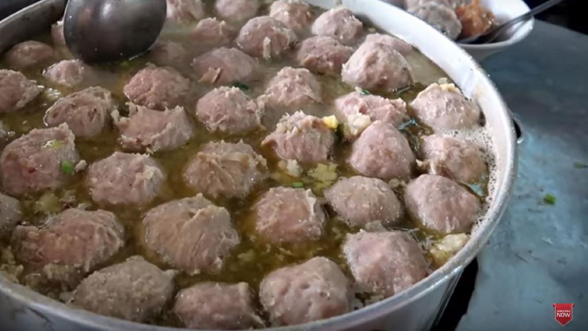 Dalam 4 Jam Saja Ribuan Butir Bakso Cak Pitung Ludes Terjual