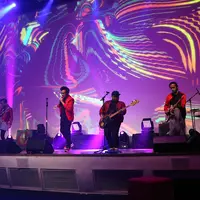 Setelah lima tahun, akhirnya Nidji mengeluarkan album barunya. Kali ini judul albumnya juga sering didengar masyarakat. Grup ini menamai albumnya Love, Fake & Friendship. (Nurwahyunan/Bintang.com)