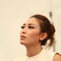 Pernikahan Ayu Dewi dan Regi Datau telah dikaruniai seorang anak. Aqilah Dewi Humairah putri pasangan ini lahir pada Senin (13/3/2013). (Andy Masela/Bintang.com)