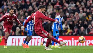 Penampilan Salah menjadi kunci dalam laga kali ini setelah berhasil mencetak satu gol dan satu assist. (AP Photo/PA/Peter Byrne)