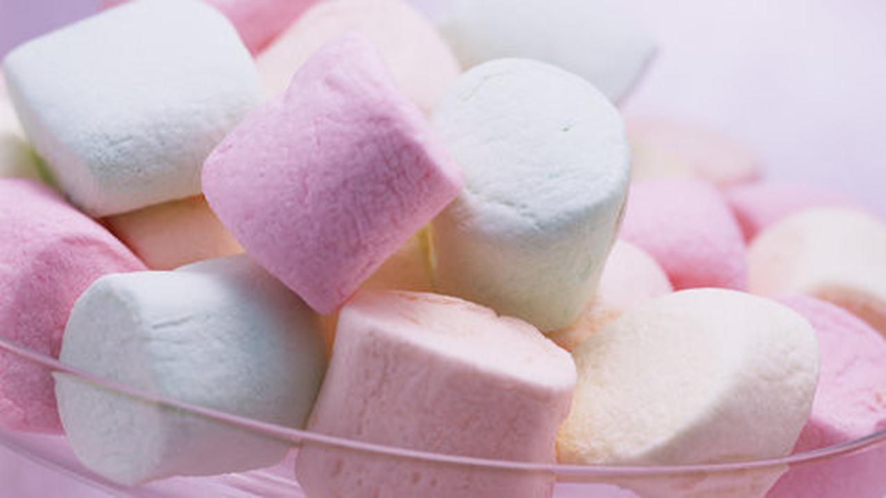 Kunyah marshmallow untuk redakan sakit tenggorokan