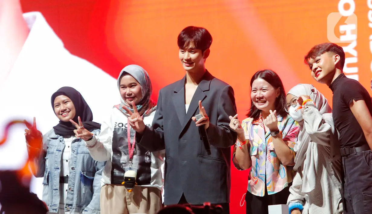 Kim Soo Hyun merupakan salah satu aktor berpendapatan terbesar di Korea Selatan. Ia telah membintangi banyak judul drama, film, dan variety show. (Liputan6.com/Angga Yuniar)