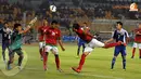 Serangan dari Timnas Indonesia U19 yang datang bertubi-tubi cukup merepotkan barisan pertahanan Laos (Liputan6.com/ Helmi Fithriansyah)