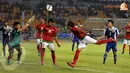 Serangan dari Timnas Indonesia U19 yang datang bertubi-tubi cukup merepotkan barisan pertahanan Laos (Liputan6.com/ Helmi Fithriansyah)