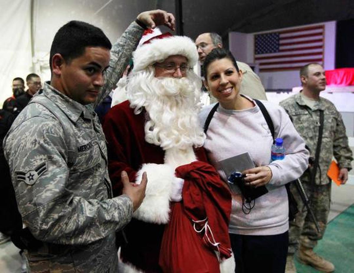 Ketika Santa Claus menghibur para prajurit militer
