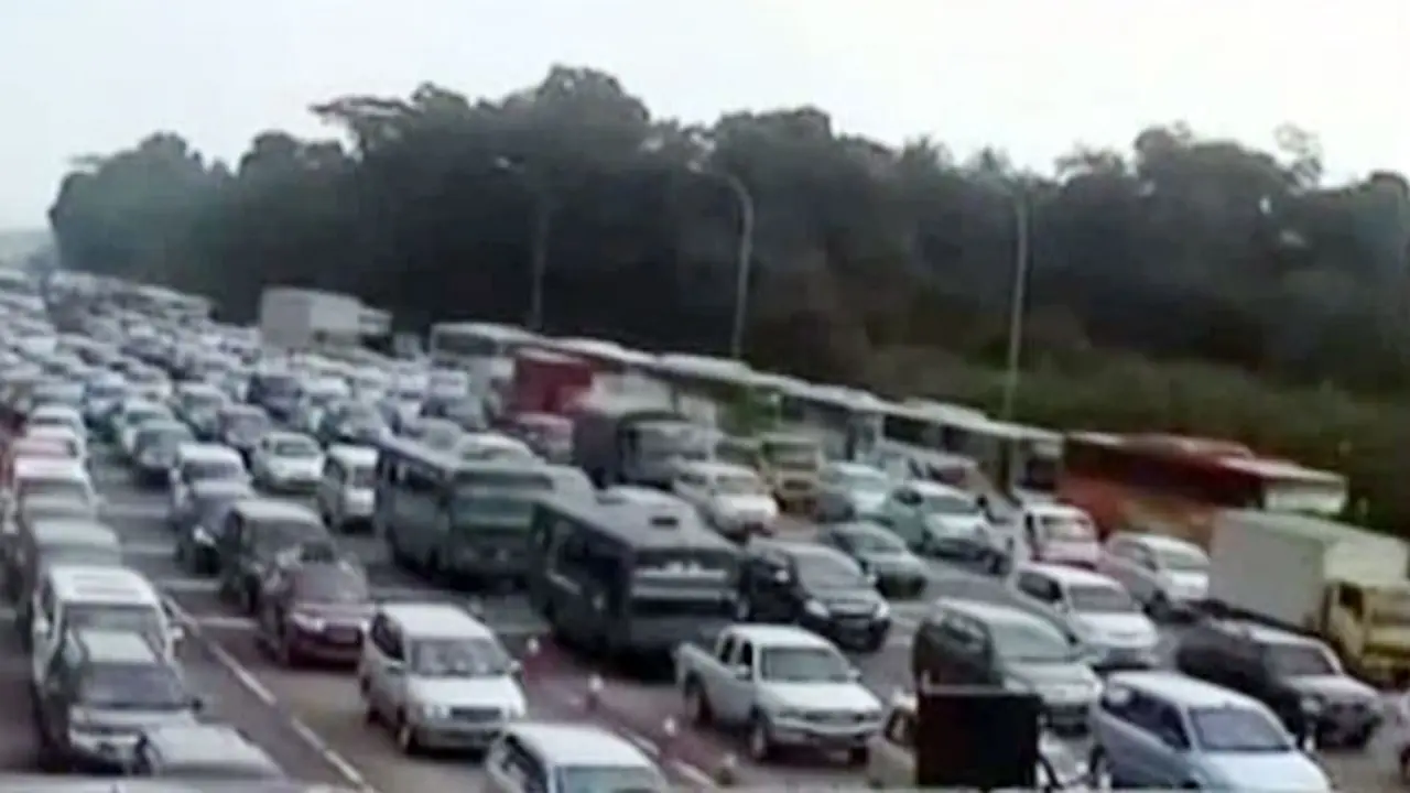 Jalan Menuju Puncah Mulai Macet - Liputan6 Malam