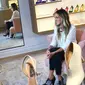 Sarah Jessica Parker melayani semua pelanggannya sendiri di hari pertama pembukaan toko sepatunya (instagram/sjpcollection)