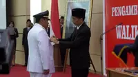 Pelantikan Anas Effendi sebagai Walikota Jakarta Barat oleh Gubernur DKI Jakarta Jokowi.