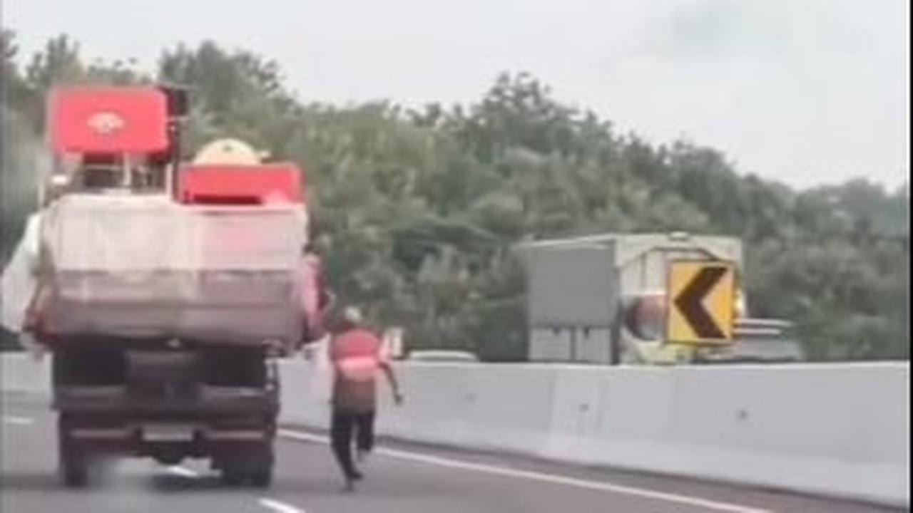 "Tidak ada korban jiwa. Dan truknya itu sopirnya Slamet Widodo (48) warga Sragen," kata Satake, Kamis (18/4).