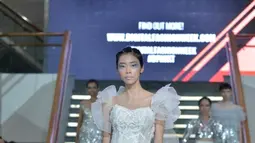 Betty Tran selalu terinspirasi dari sang ibu yang pindah ke Australia dalam keadaan hamil dan memulai karier sebagai seorang penjahit. Credit to Digital Fashion Week #DFWjkt #digitalfashionweek.
