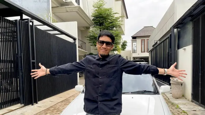 Rumah baru Desta yang penuh kamuflase