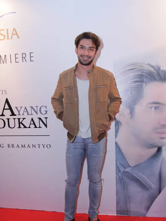 Di film terbarunya yang berjudul ‘Surga yang Tak Dirindukan (SYTD) 2, Reza berperan menjadi seorang dokter spesialis yang ahli dalam menangani penyakit kanker. Tak ayal jika ia dapat tantangan baru harus berbahasa Hungaria. (Nurwahyunan/Bintang.com)