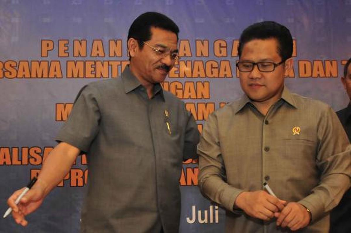 Gamawan &amp; Muhaimin tanda tangani aturan tenaga kerja
