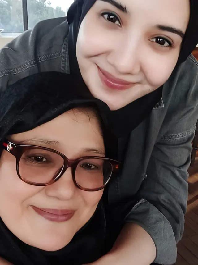 Beri Dukungan, Ini 6 Momen Manis Fenny Bauty dan Zaskia Sungkar
