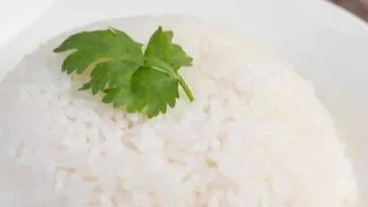 Nasi merupakan makanan pokok yang tak tergantikan, terutama di Indonesia.