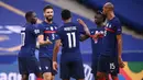 Pemain Prancis merayakan gol yang dicetak Olivier Giroud ke gawang Kroasia pada laga UEFA Nations League di Stade de France, Prancis, Rabu (9/9/2020) dini hari WIB. Prancis menang 4-2 atas Kroasia. (AFP/Franck Fife)