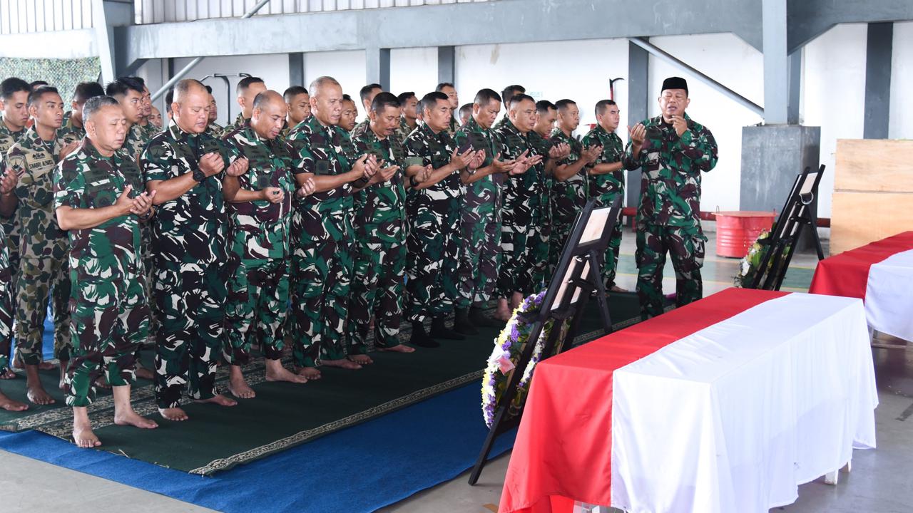Pangkormar Pimpin Pelepasan 2 Jenazah Marinir TNI AL, Total 10 Prajurit Ditemukan Korban Longsor Cisarua Bandung
