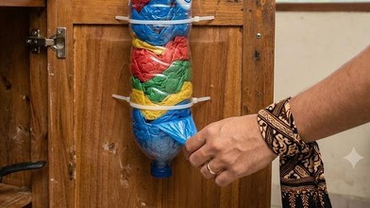 Trik Memanfaatkan Botol Plastik Bekas untuk Penyimpanan Rumah (AI Generated)