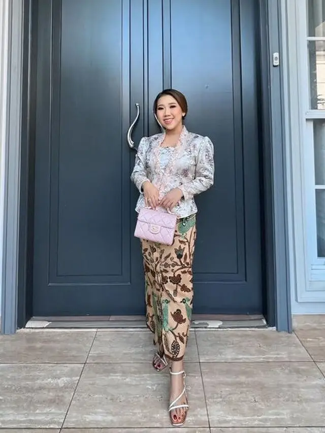 Kiky Saputri di Tasyakuran 7 Bulanan Erina Gudono. [@kikysaputrii]