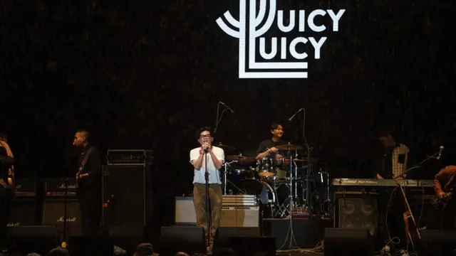 Juicy Luicy tampil  di Gasblock PGN Balkondes Karangrejo, Borobudur, Magelang, Jawa Tengah, Sabtu (14/5/2022).